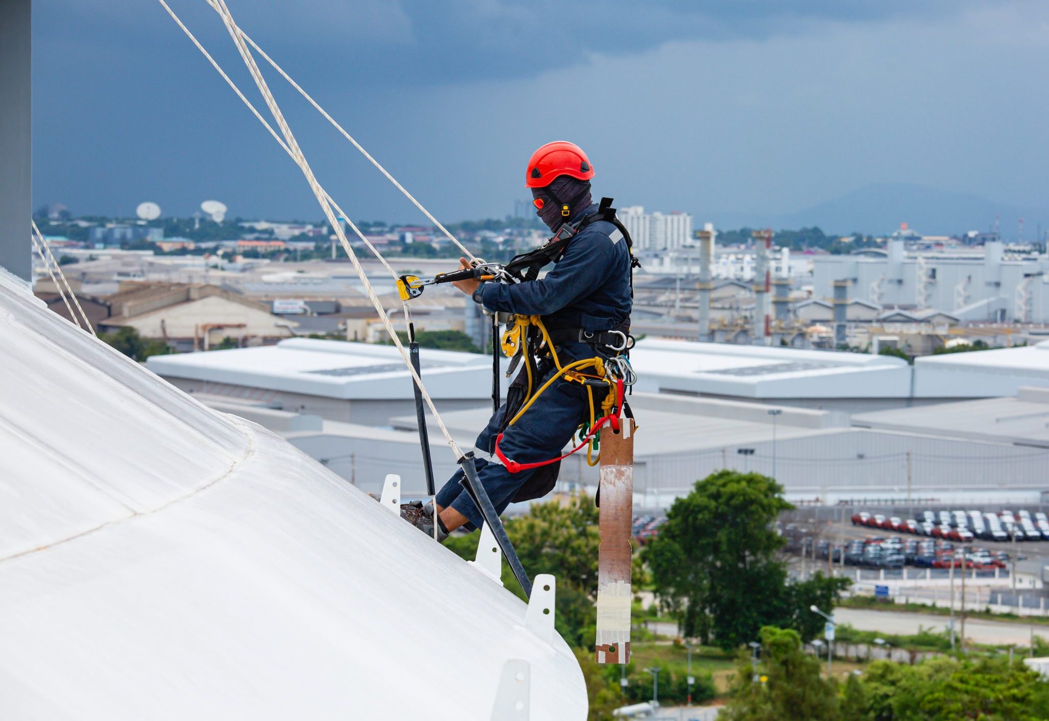 Male,Workers,Control,Rope,Down,Top,Roof,Tank,Rope,Access